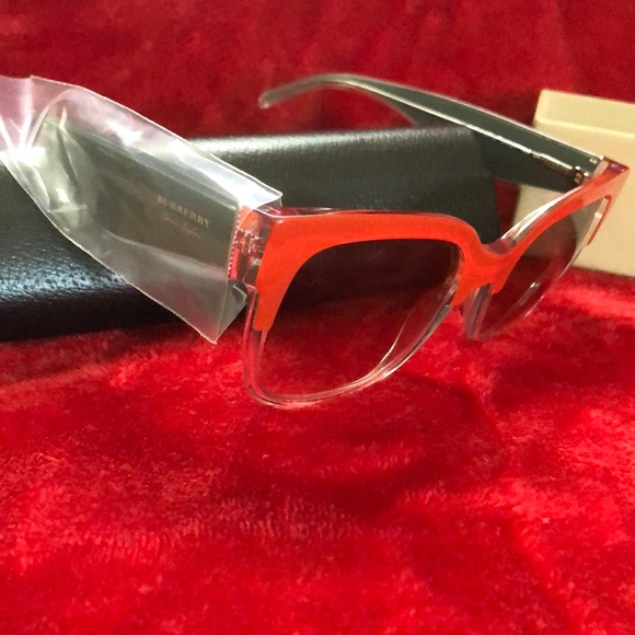 Burberry Sunglasses - Picture 4 of 4